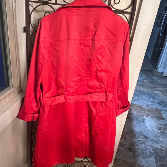 Jacket 🧥 - Picture 2 of 4